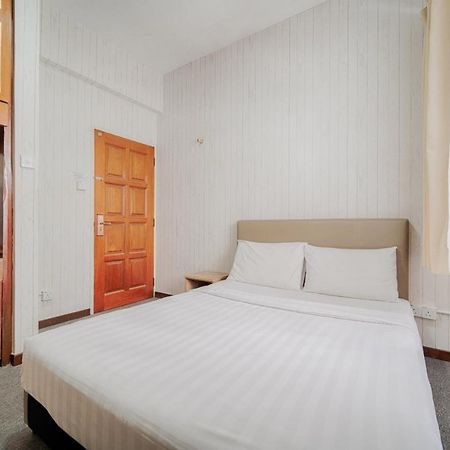 Spot On 89645 Ong'S Court Hotell George Town Exteriör bild
