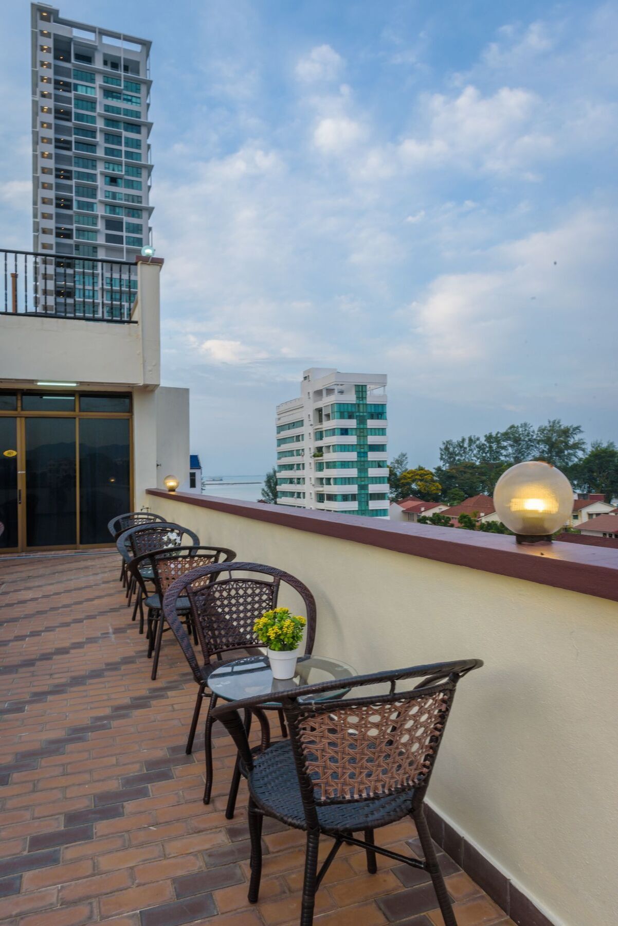 Spot On 89645 Ong'S Court Hotell George Town Exteriör bild