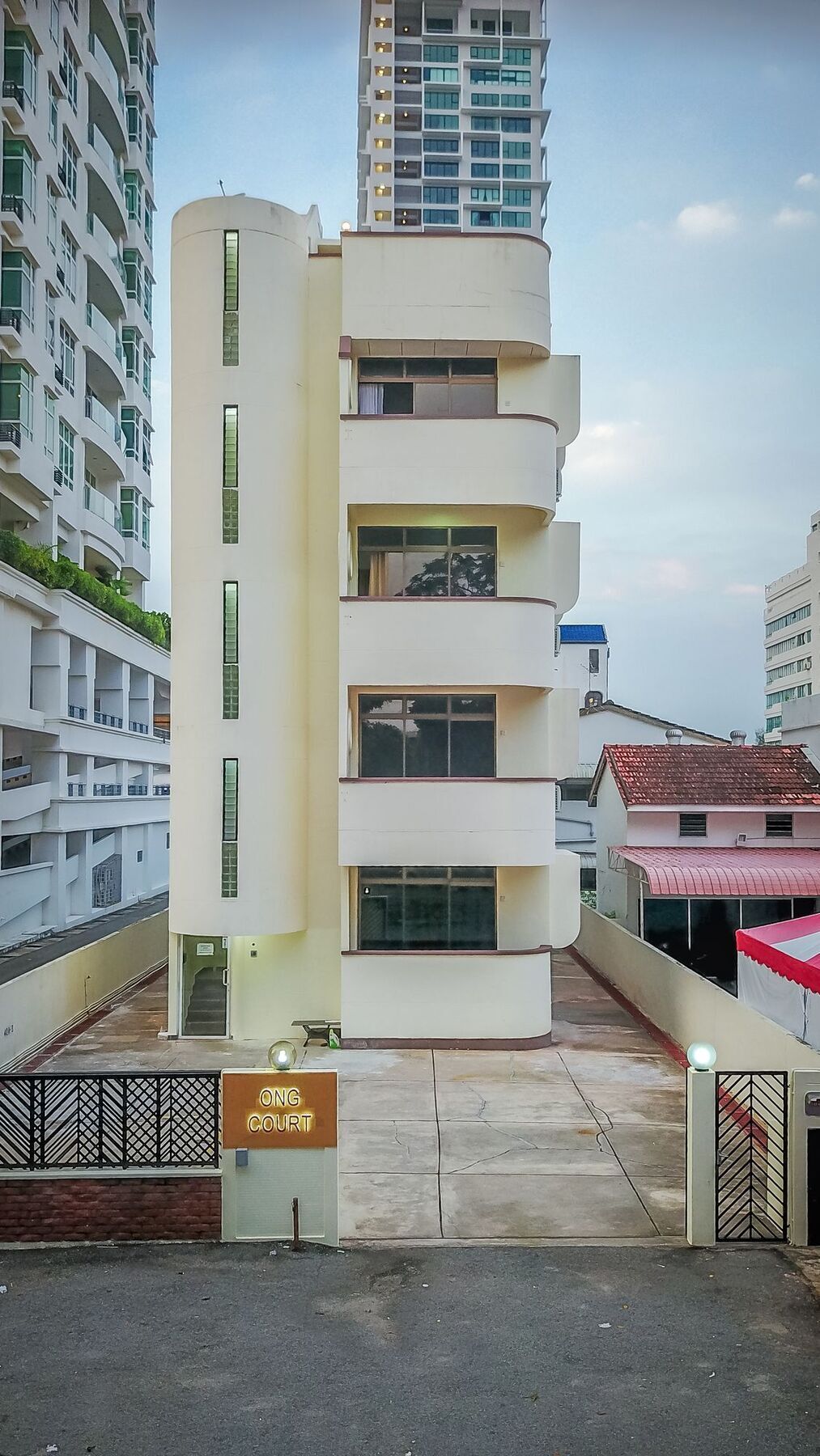 Spot On 89645 Ong'S Court Hotell George Town Exteriör bild