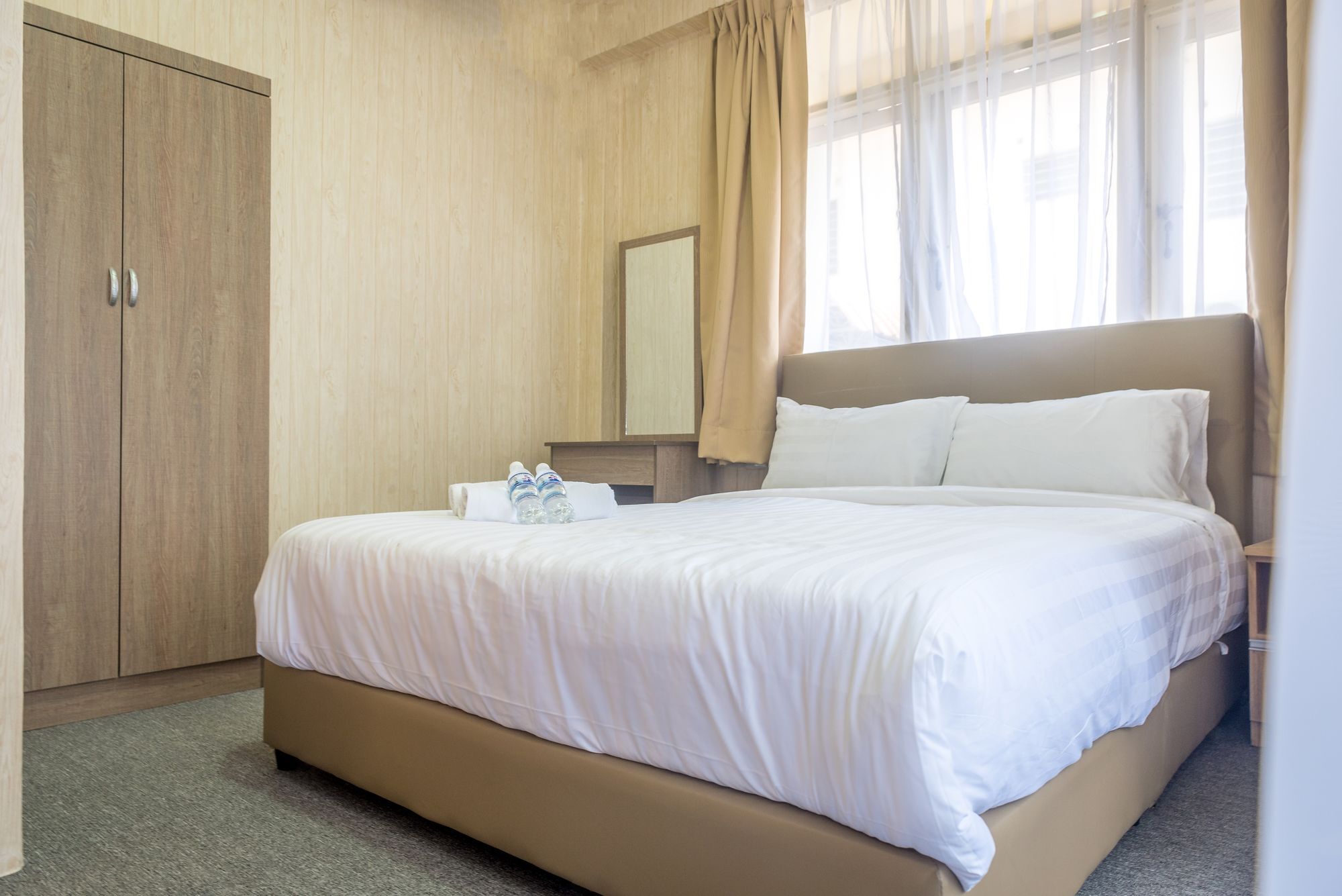 Spot On 89645 Ong'S Court Hotell George Town Exteriör bild