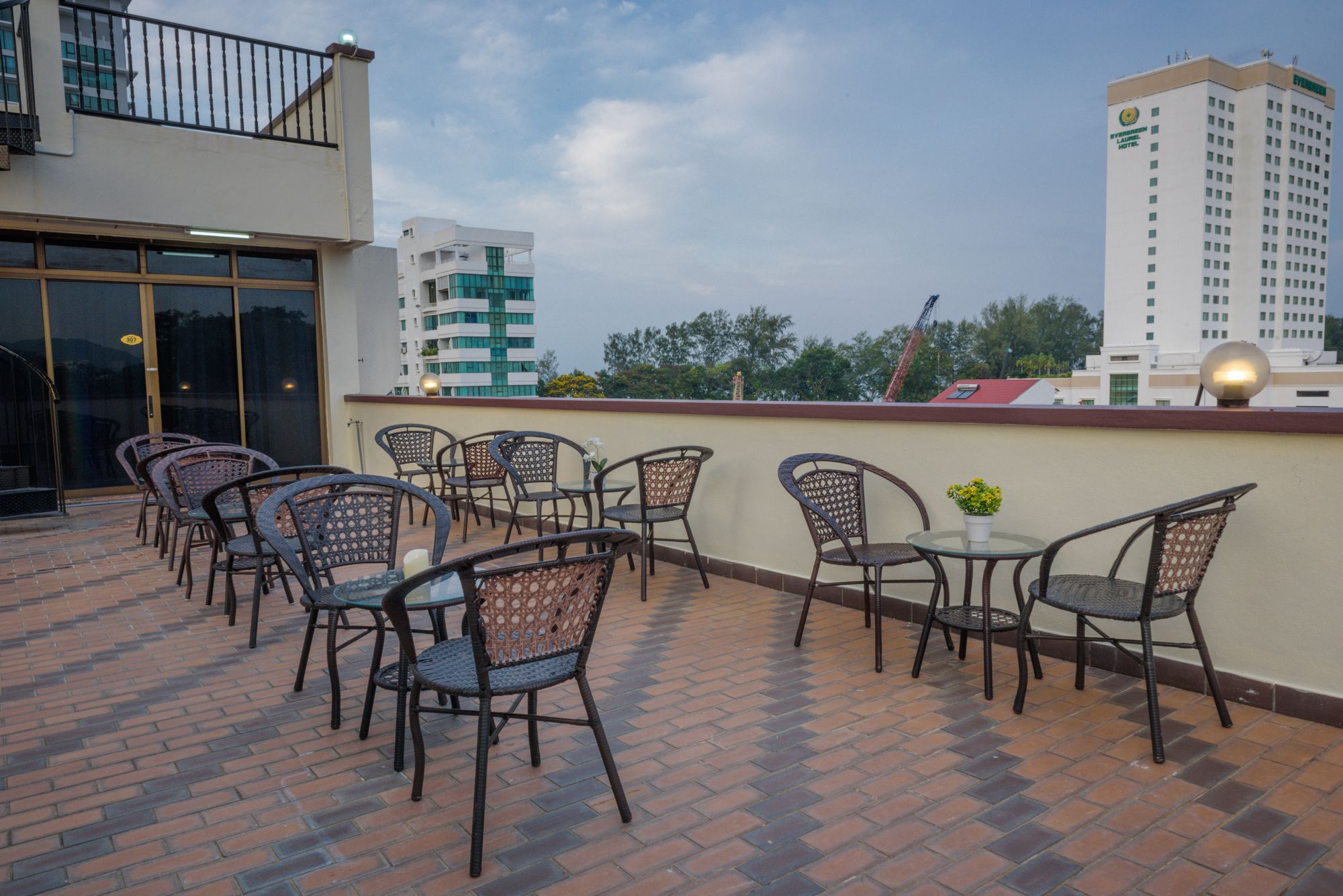 Spot On 89645 Ong'S Court Hotell George Town Exteriör bild