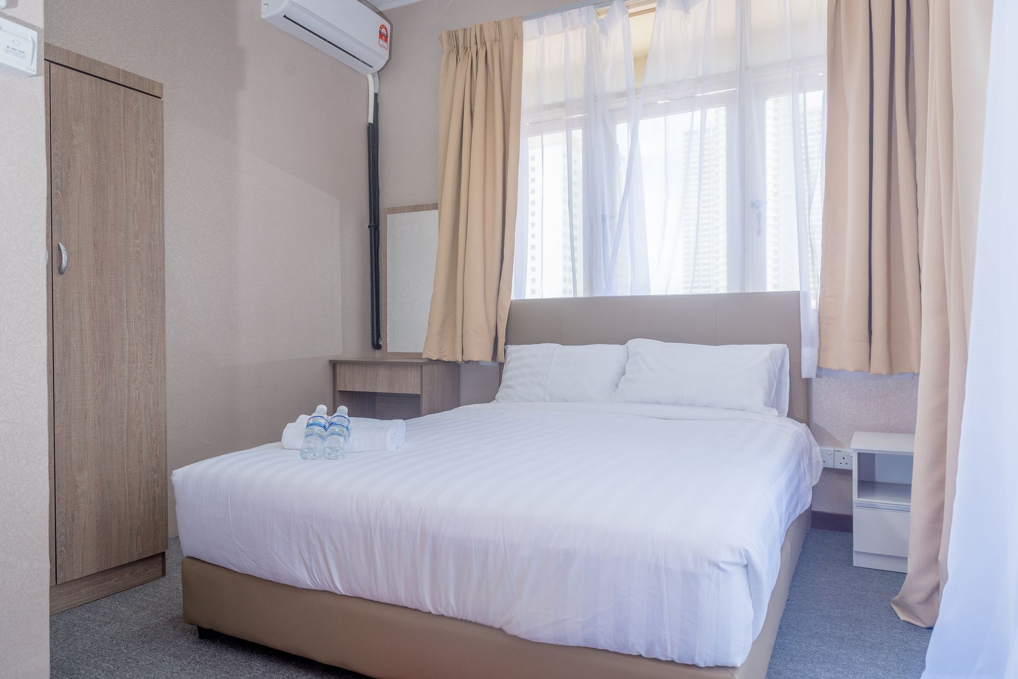 Spot On 89645 Ong'S Court Hotell George Town Exteriör bild
