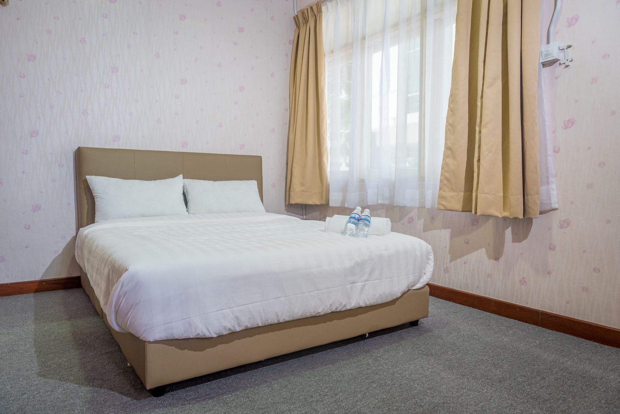 Spot On 89645 Ong'S Court Hotell George Town Exteriör bild