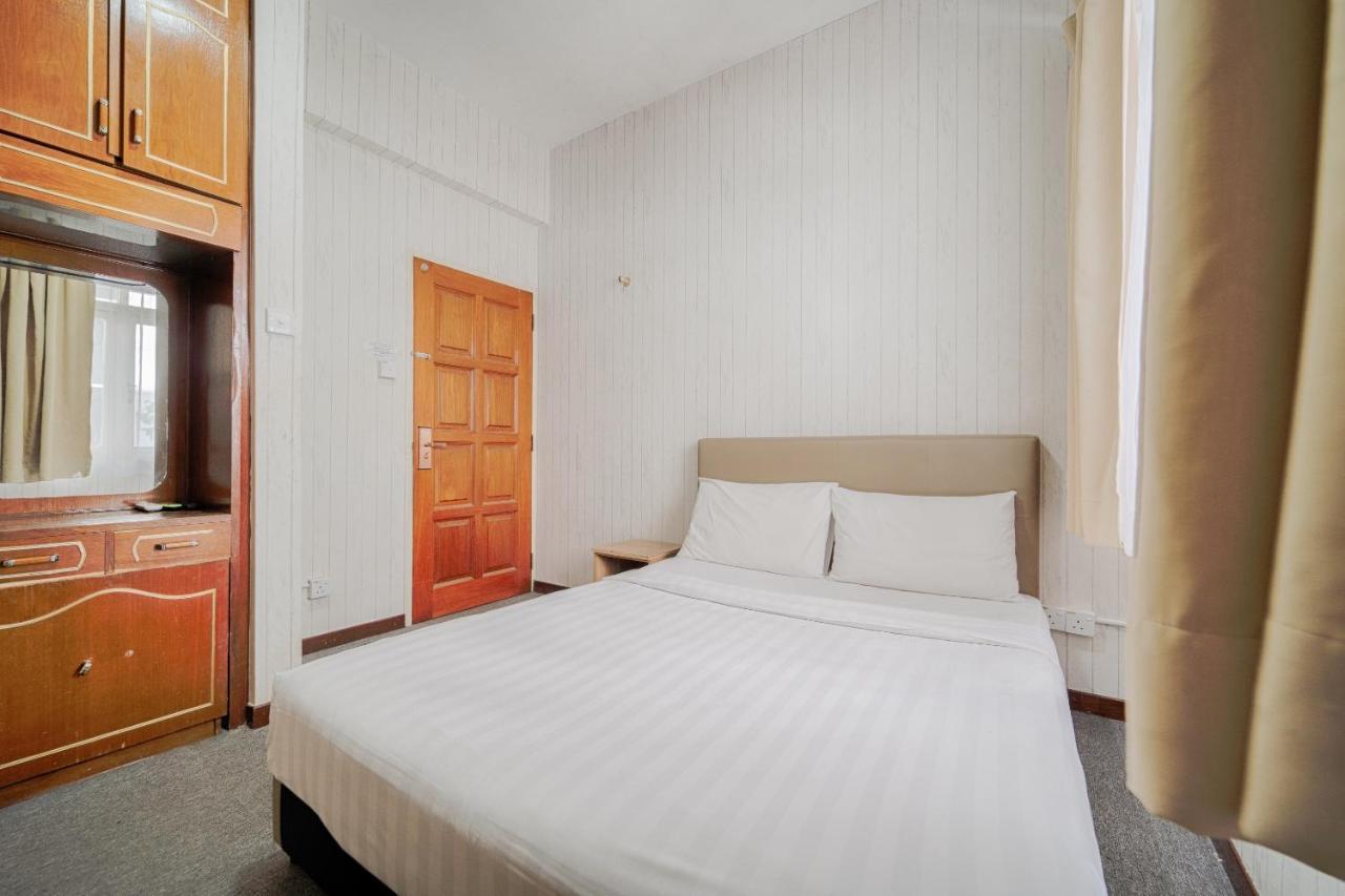 Spot On 89645 Ong'S Court Hotell George Town Exteriör bild