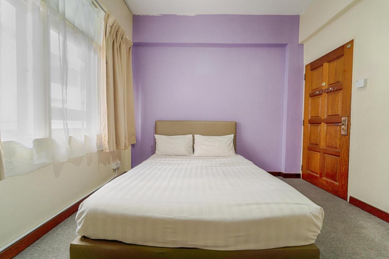 Spot On 89645 Ong'S Court Hotell George Town Exteriör bild