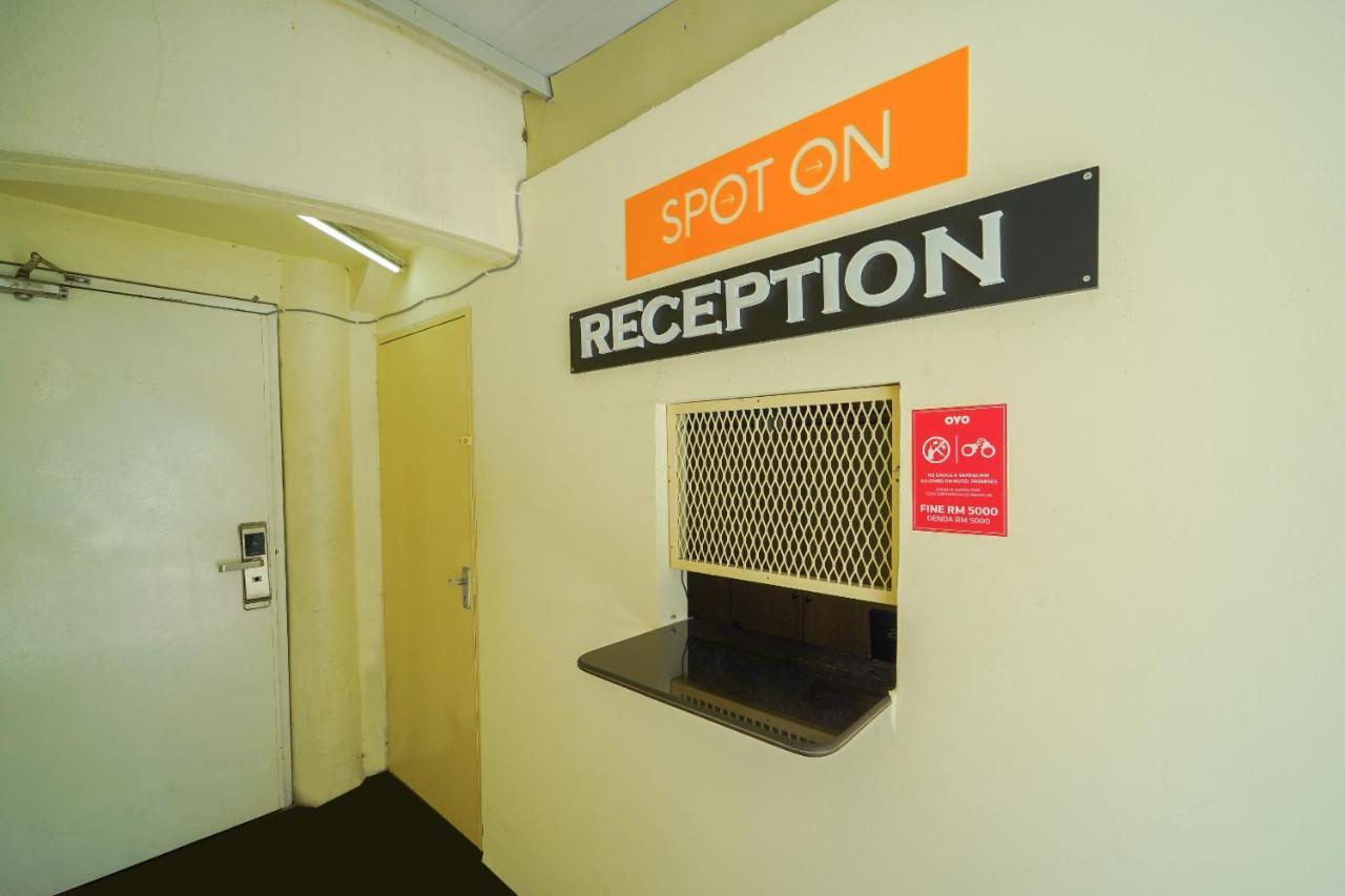 Spot On 89645 Ong'S Court Hotell George Town Exteriör bild