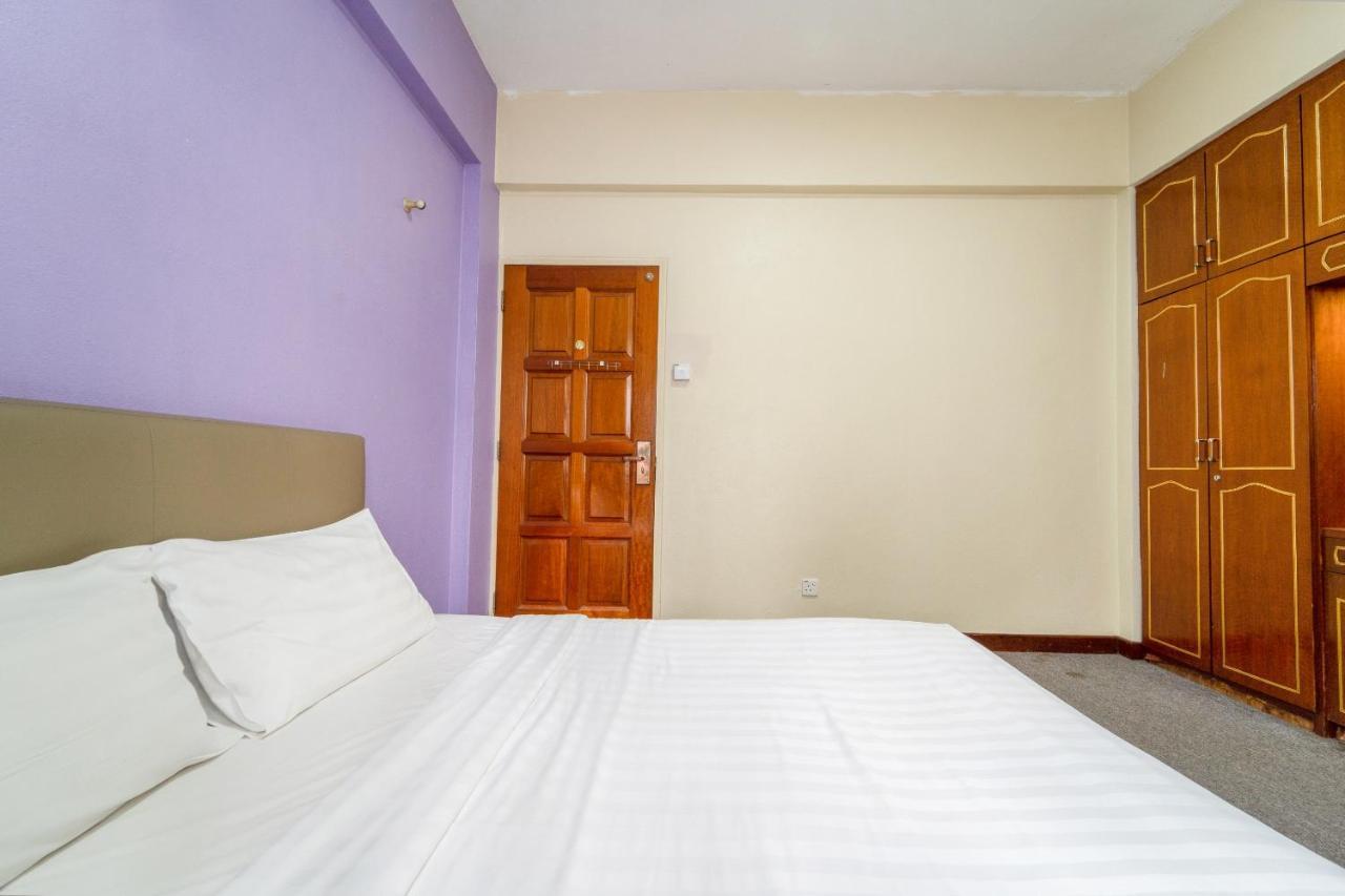 Spot On 89645 Ong'S Court Hotell George Town Exteriör bild