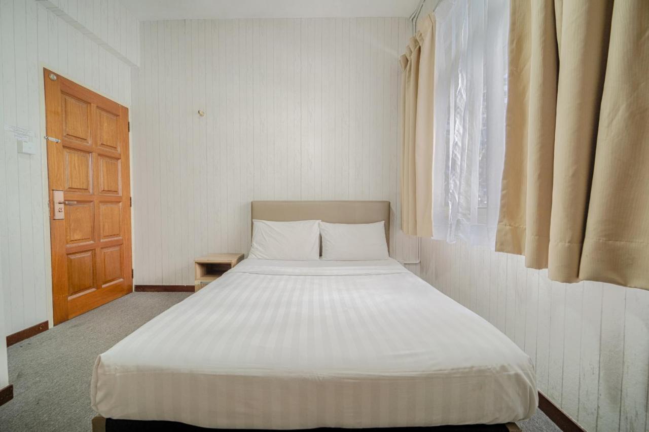 Spot On 89645 Ong'S Court Hotell George Town Exteriör bild